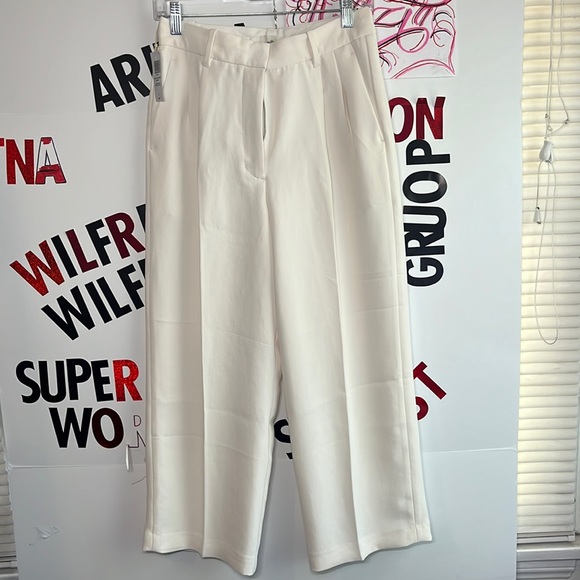 Wilfred Pants - Aritzia color light birch Effortless Cropped Pant